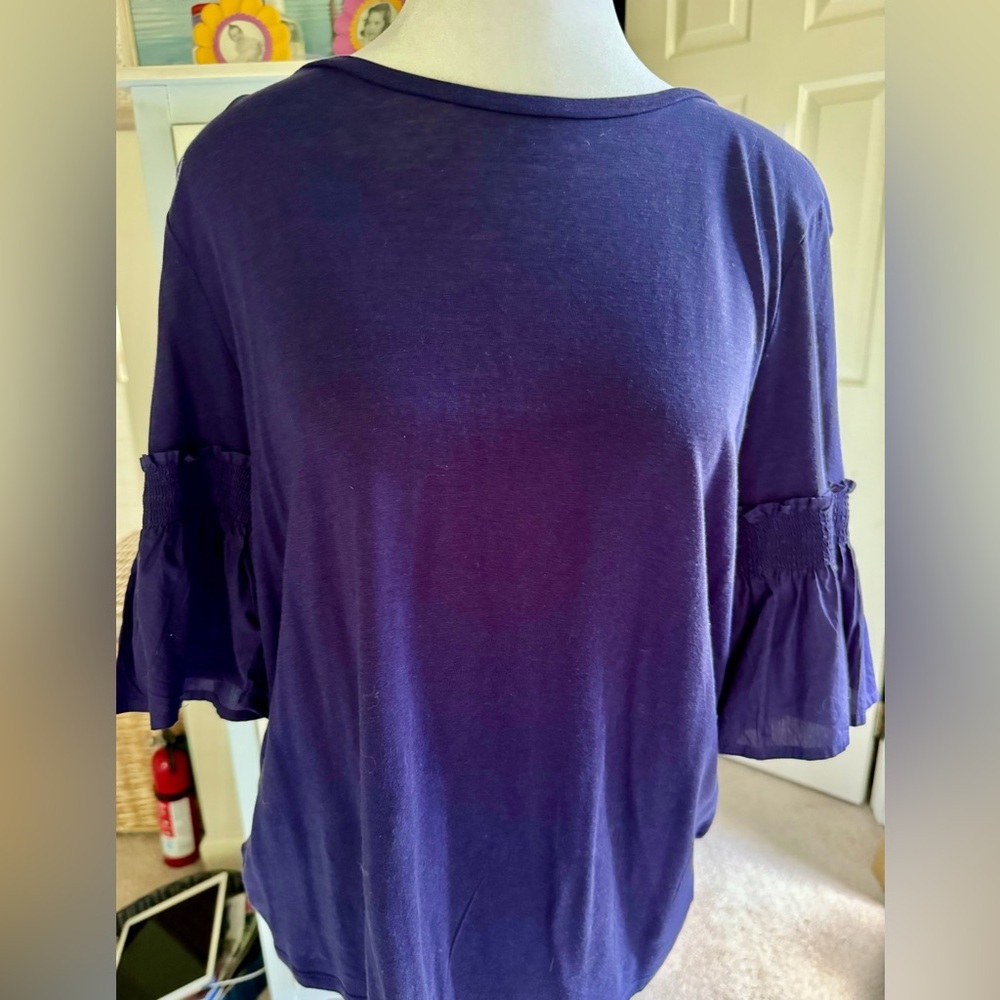 NWOT ( never worn) Ann Taylor LOFT size Med blouse w/ gathered sleeves